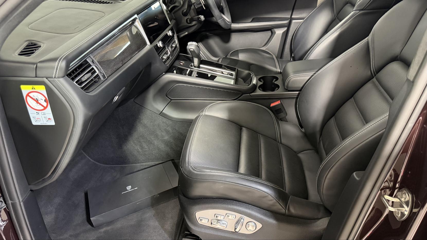 Porsche Macan view 16