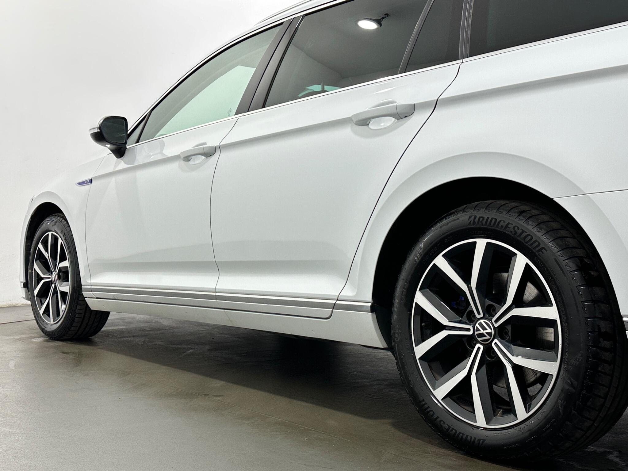 Volkswagen Passat view 49
