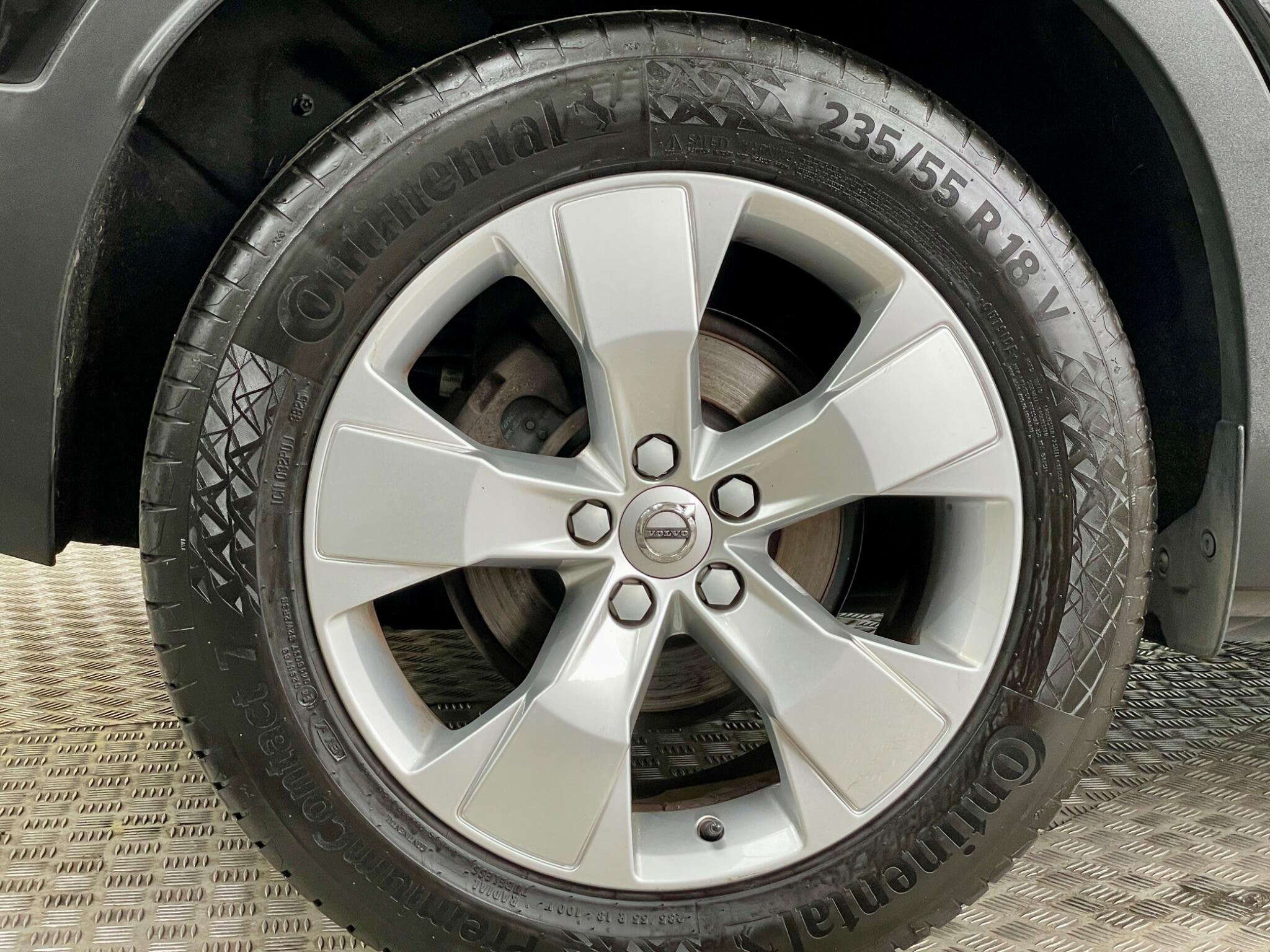 Volvo XC40 view 13