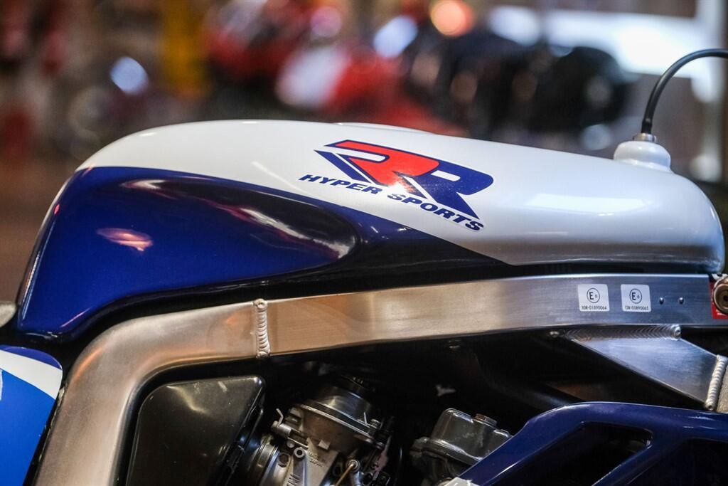 Suzuki GSX-R750 view 10