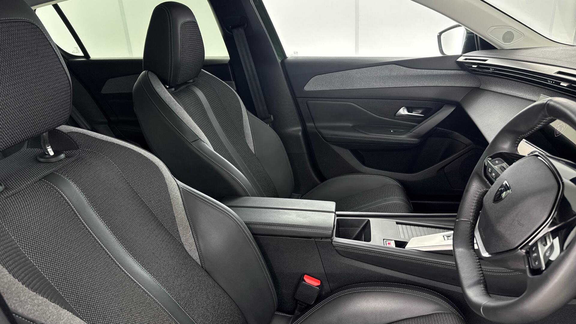 Peugeot 308 view 16