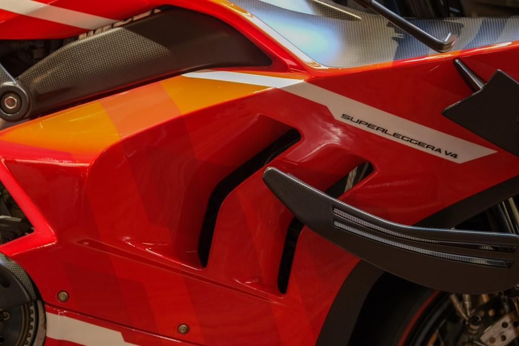 Ducati Superleggera V4 view 10