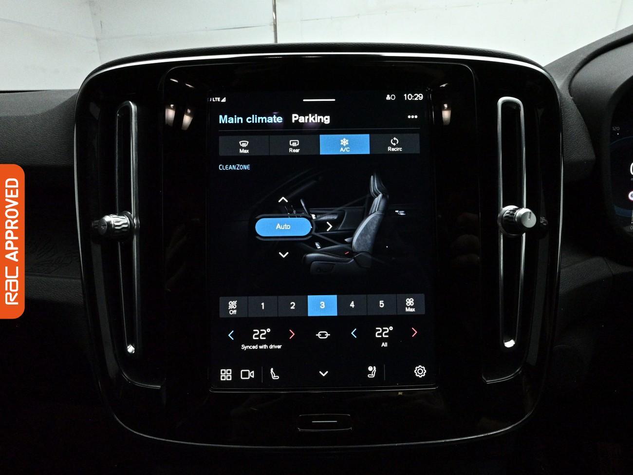 Volvo XC40 view 15