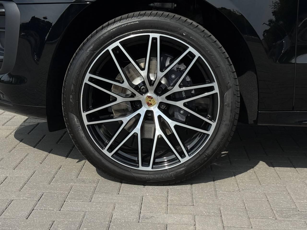 Porsche Macan view 54