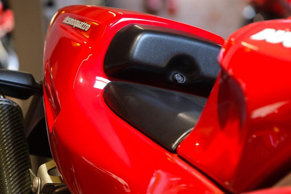 Ducati 888 view 10