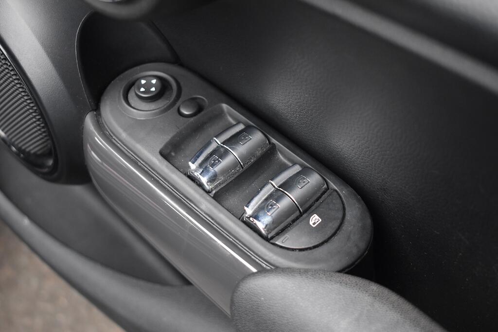 Mini Hatch view 45