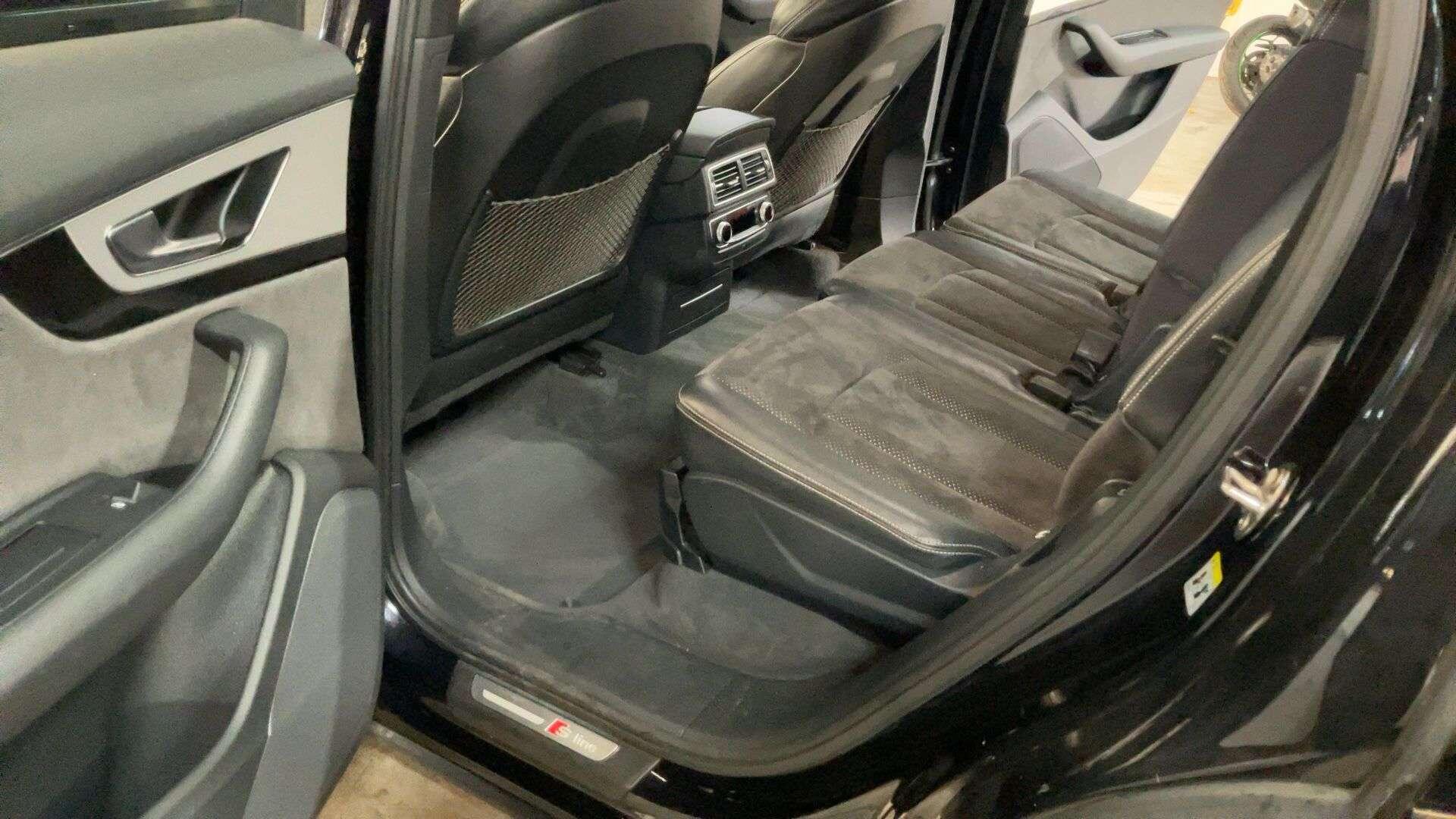 Audi Q7 view 7