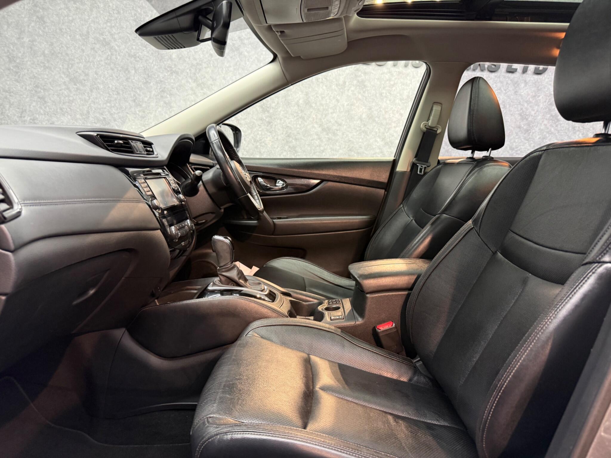 Nissan X-Trail view 3