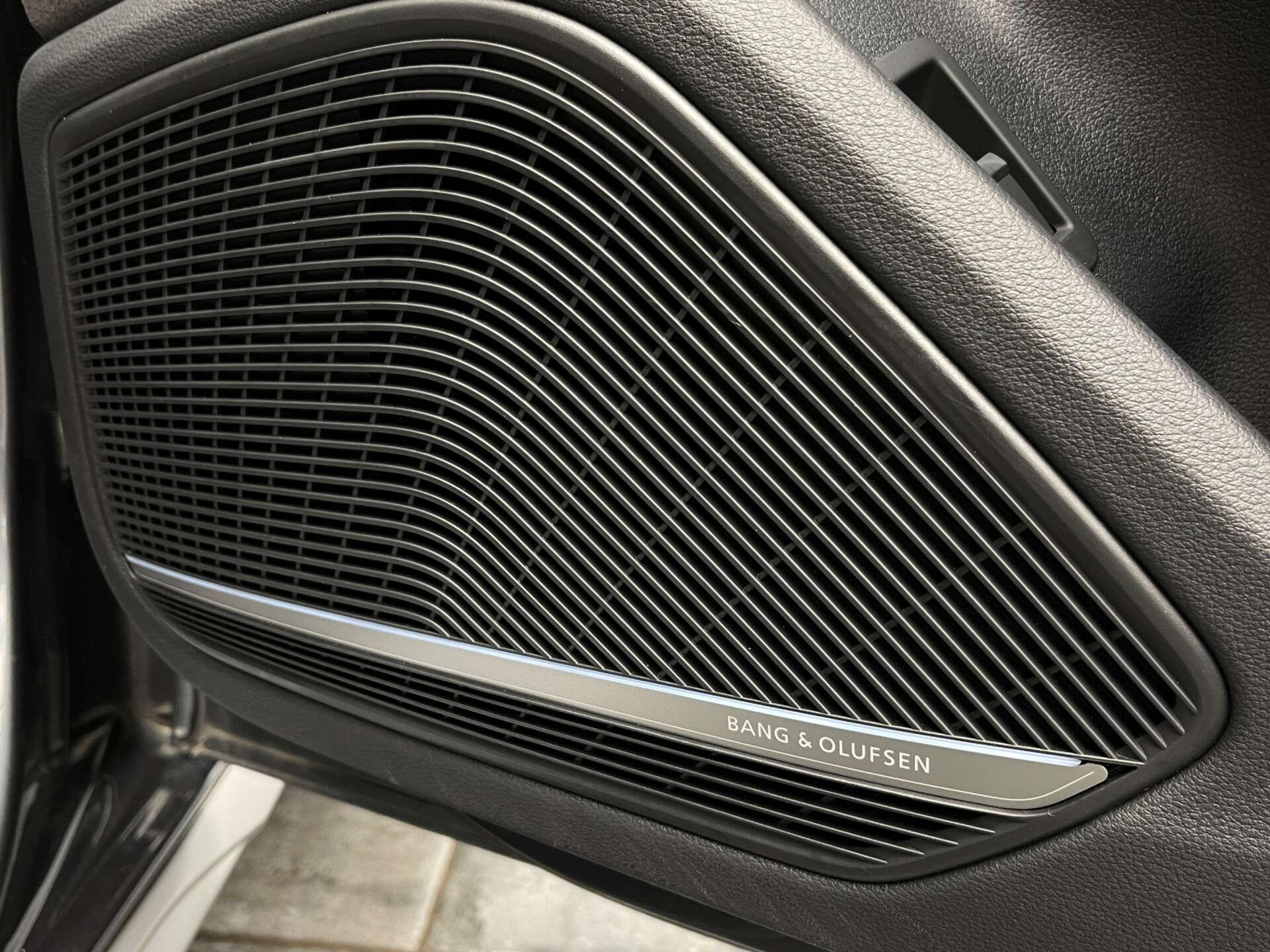Audi S4 Avant view 12