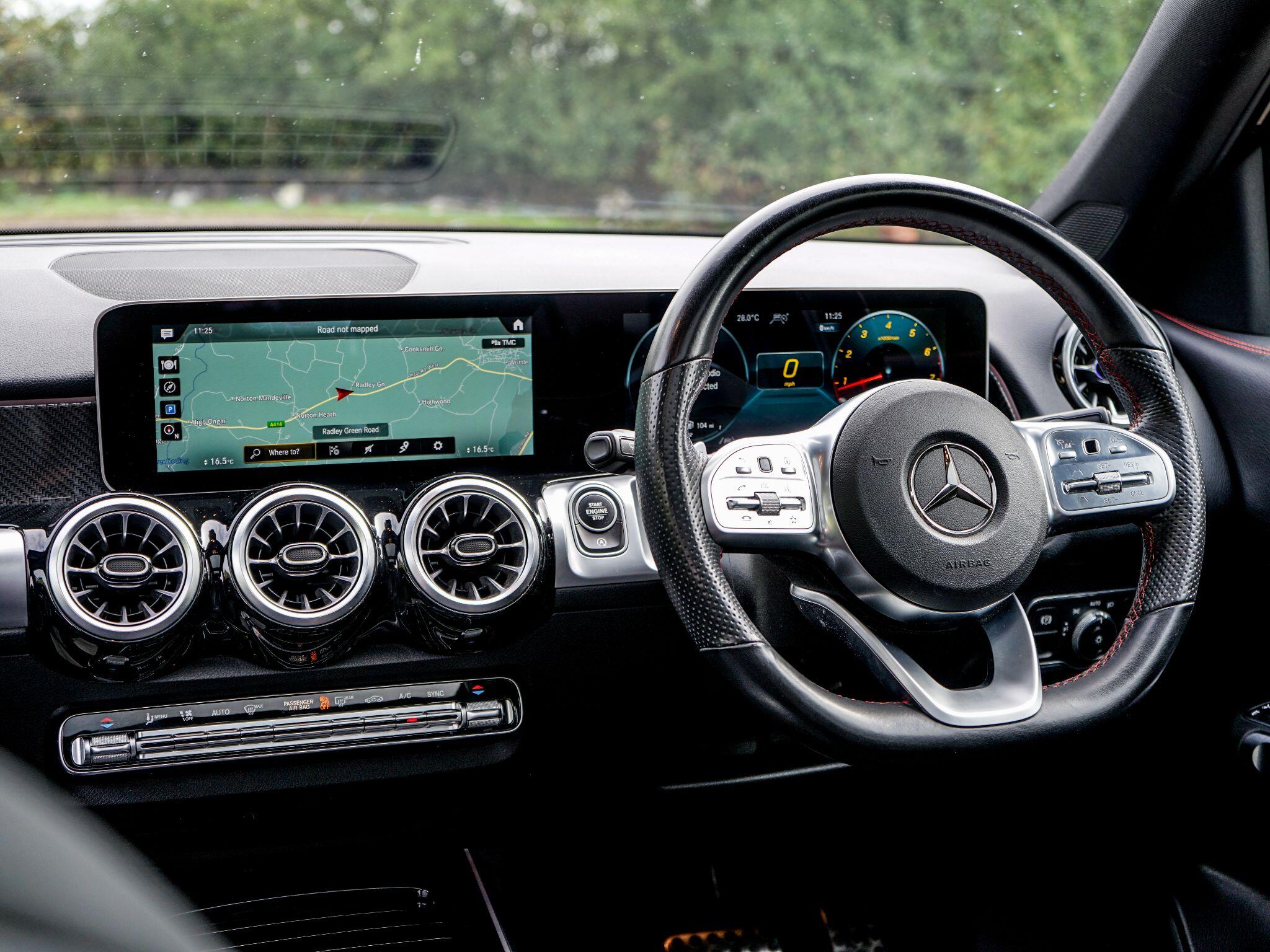 Mercedes-Benz GLB view 16