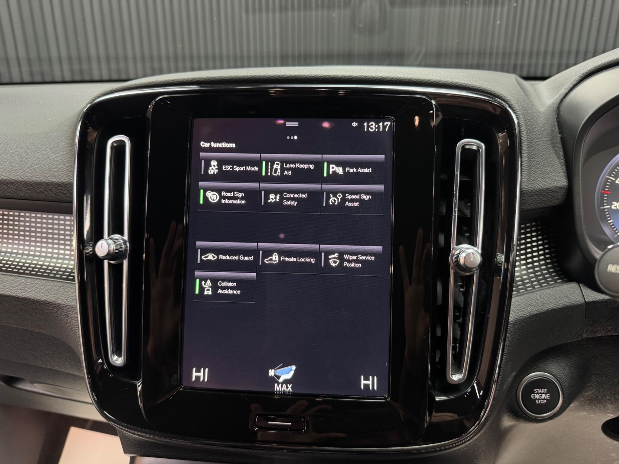 Volvo XC40 view 32