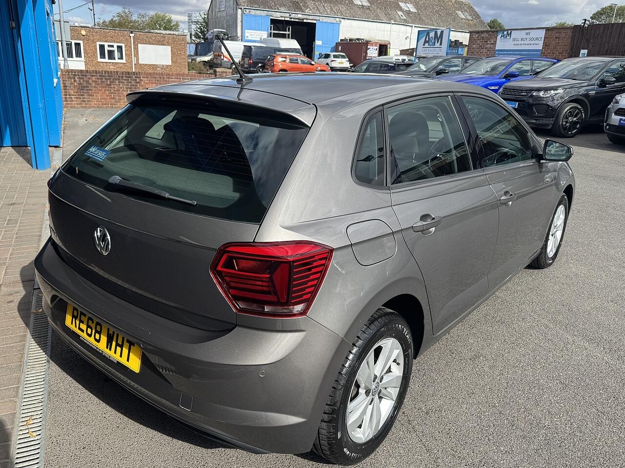 Volkswagen Polo view 6