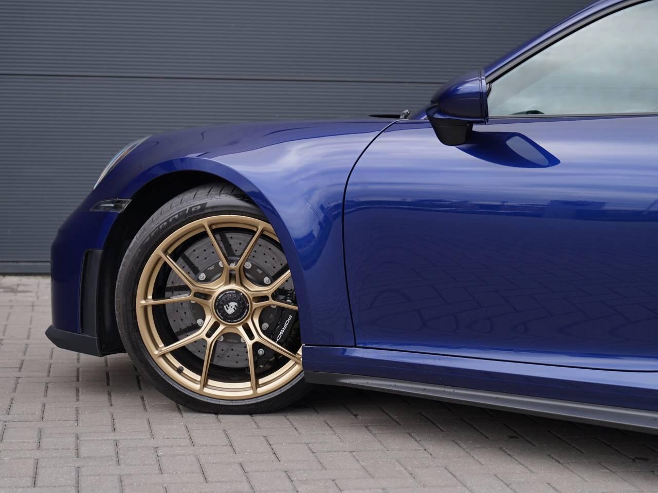 Porsche 911 view 63