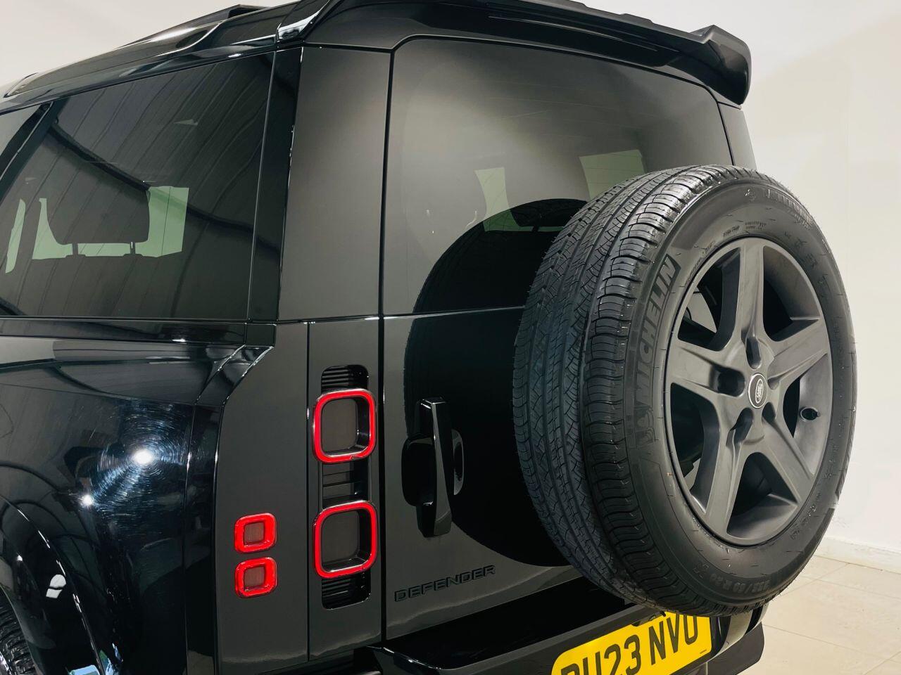 Land Rover Defender 90 view 35