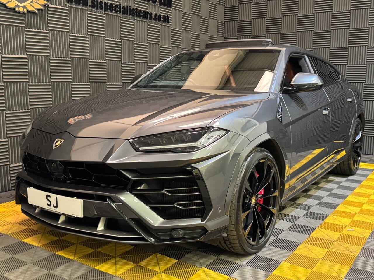 Lamborghini Urus view 8