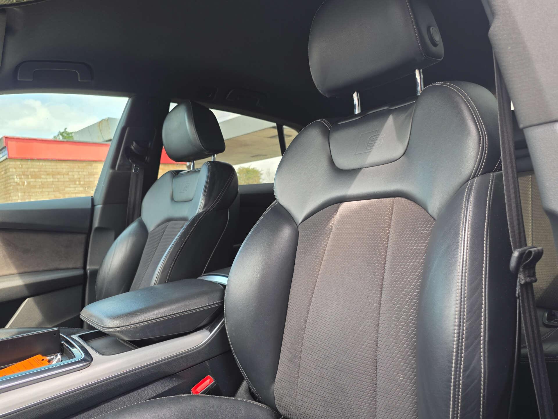 Audi Q8 view 23