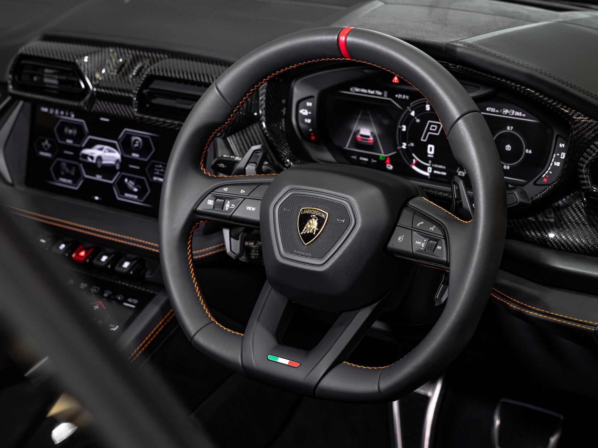 Lamborghini Urus view 15