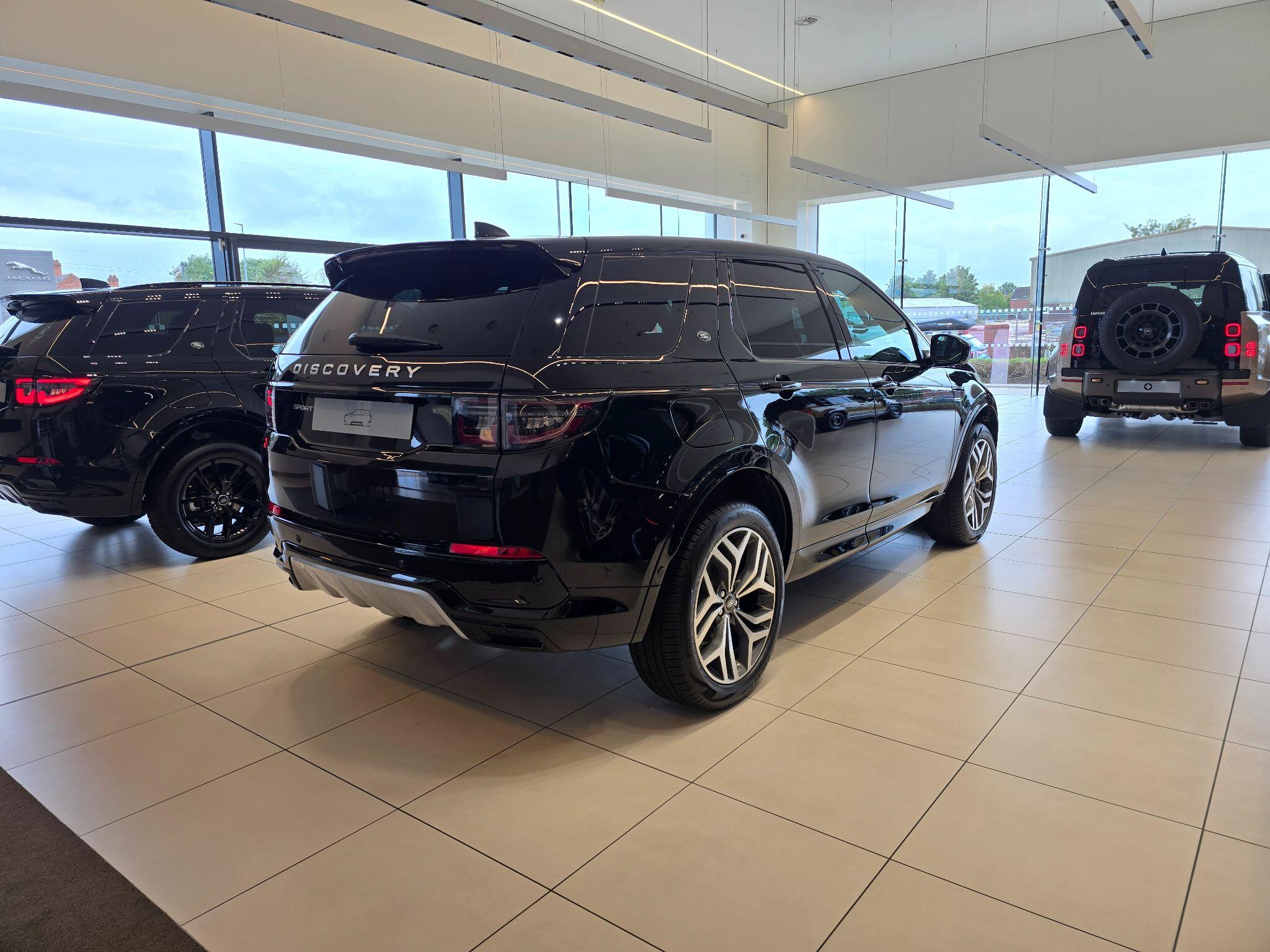 Land Rover Discovery Sport view 12