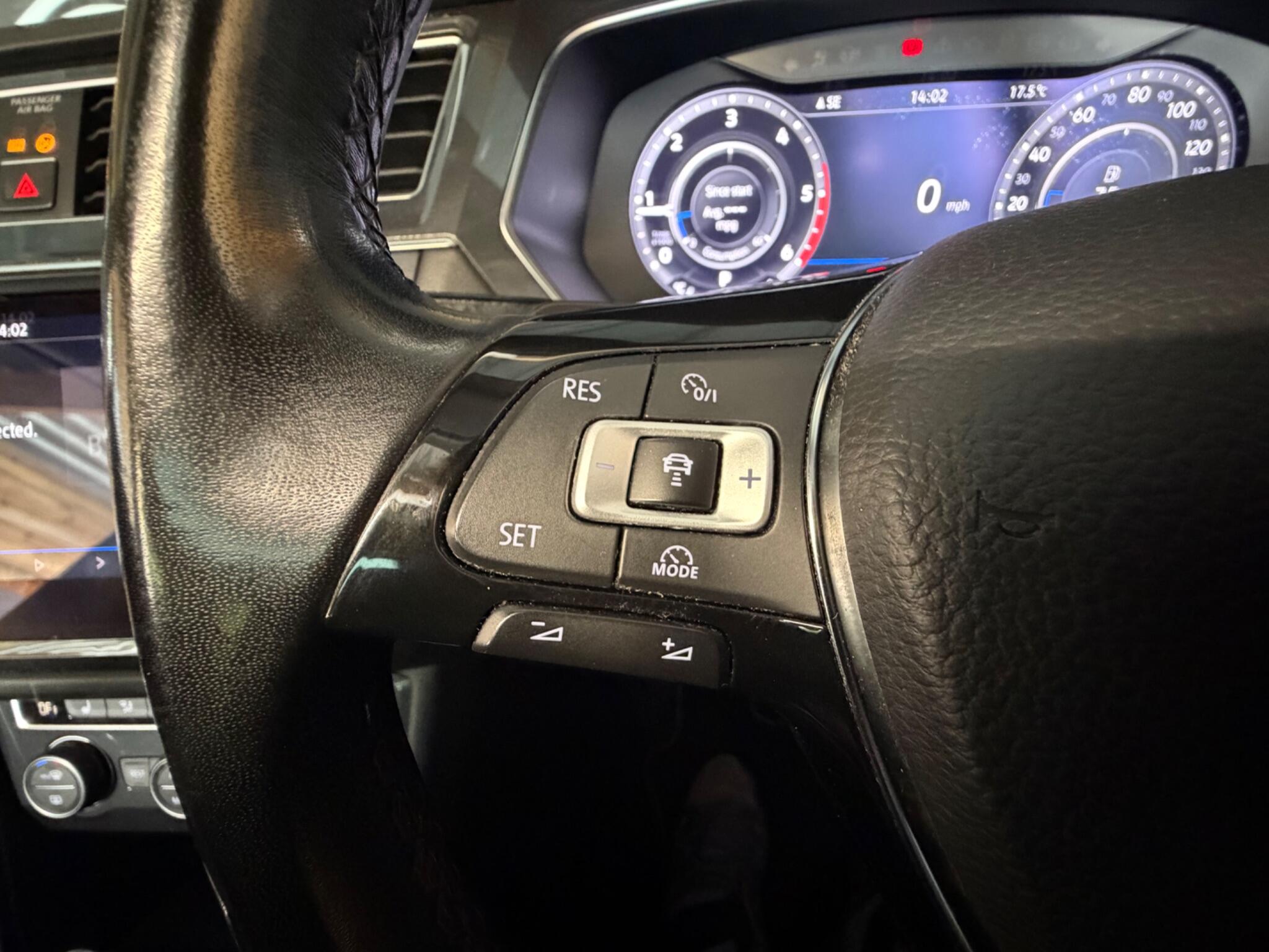 Volkswagen Tiguan Allspace view 34