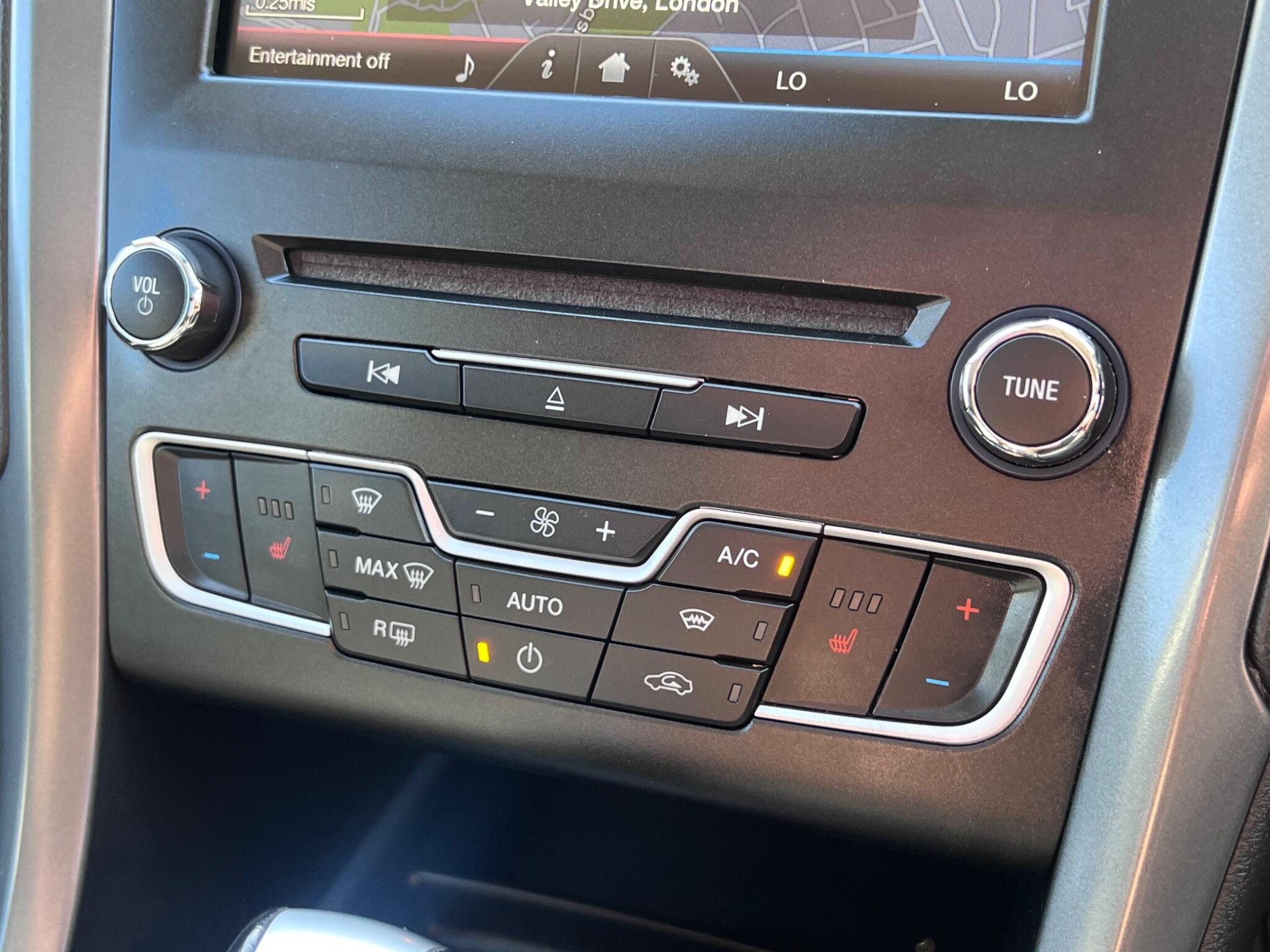 Ford Mondeo view 21