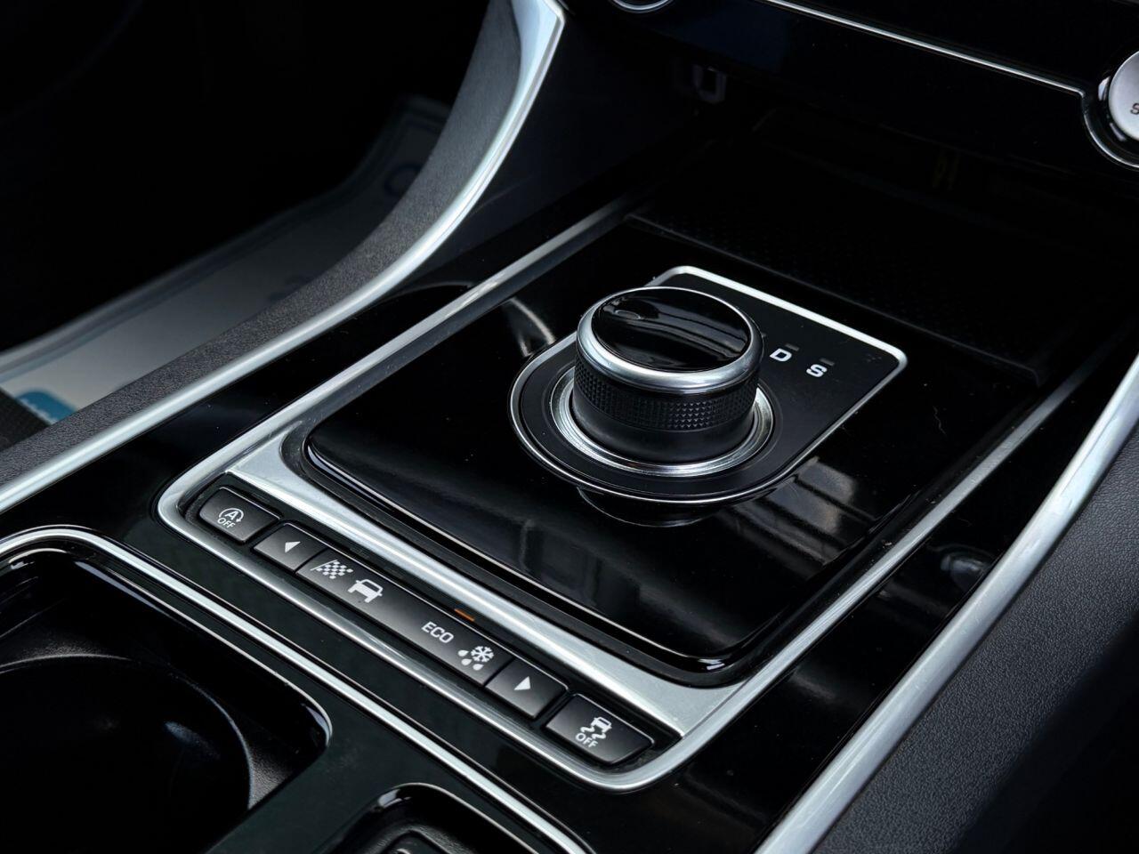Jaguar XF view 30