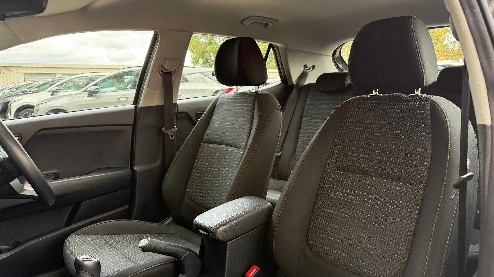 Kia Stonic view 25