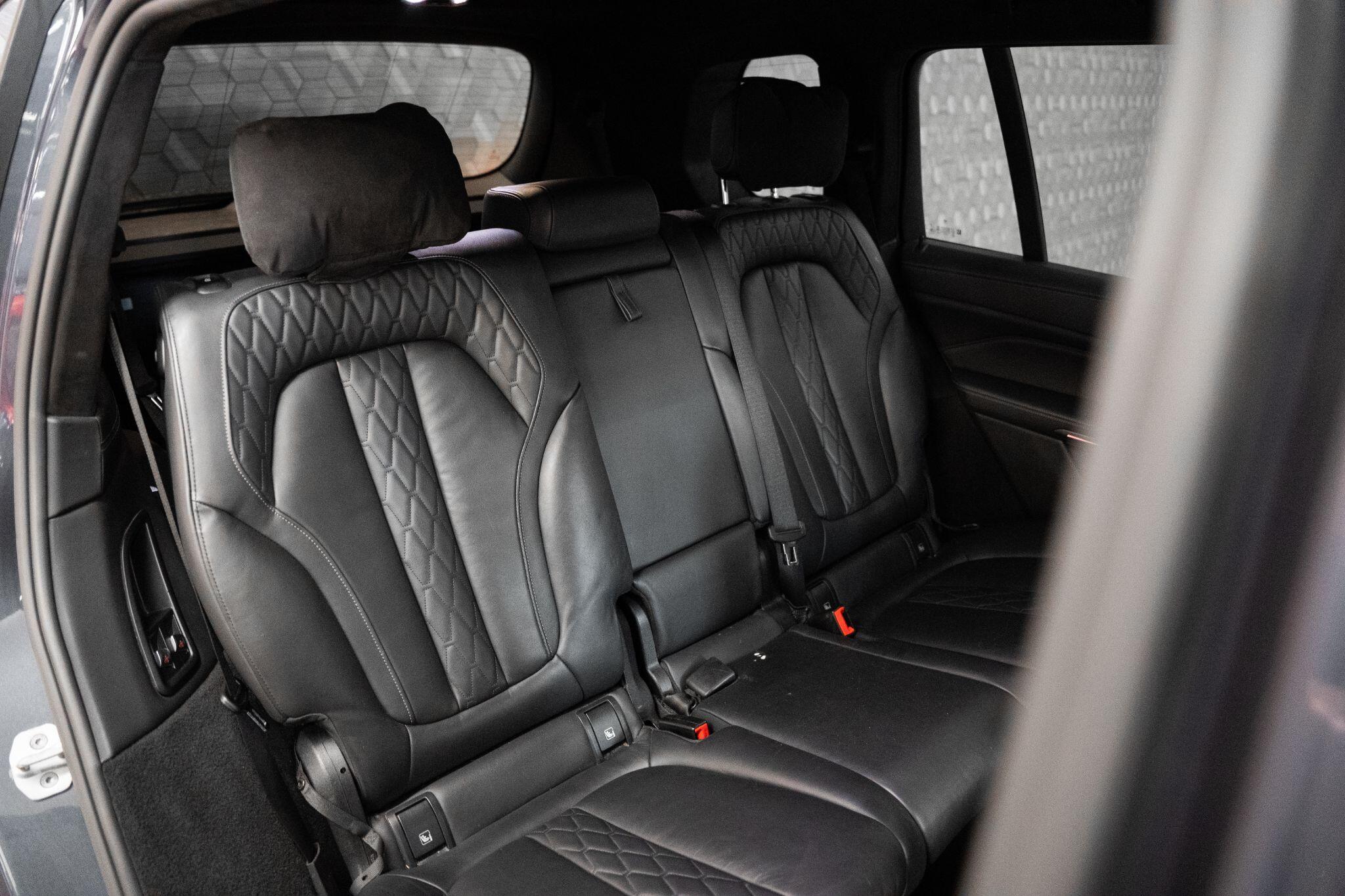 BMW X7 view 15