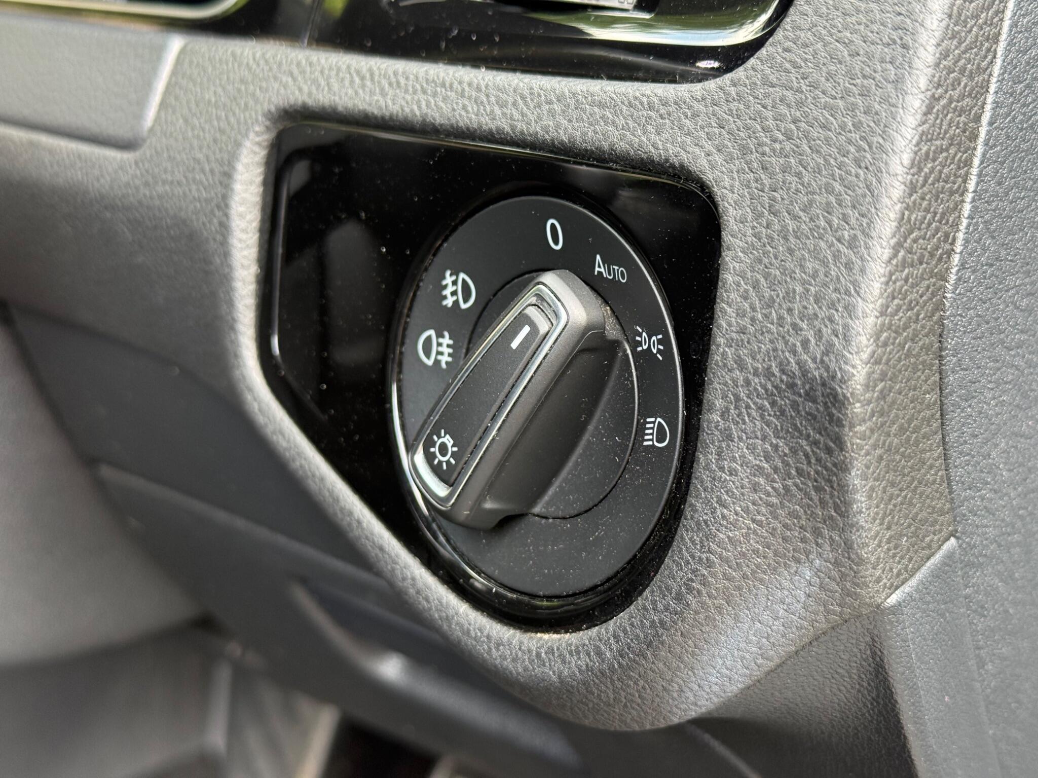 Volkswagen Golf view 21