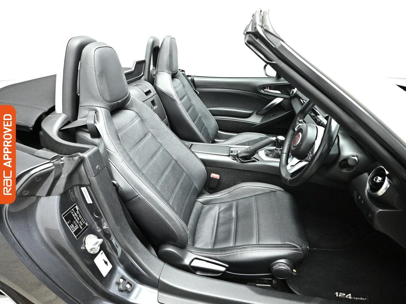 Fiat 124 Spider view 12
