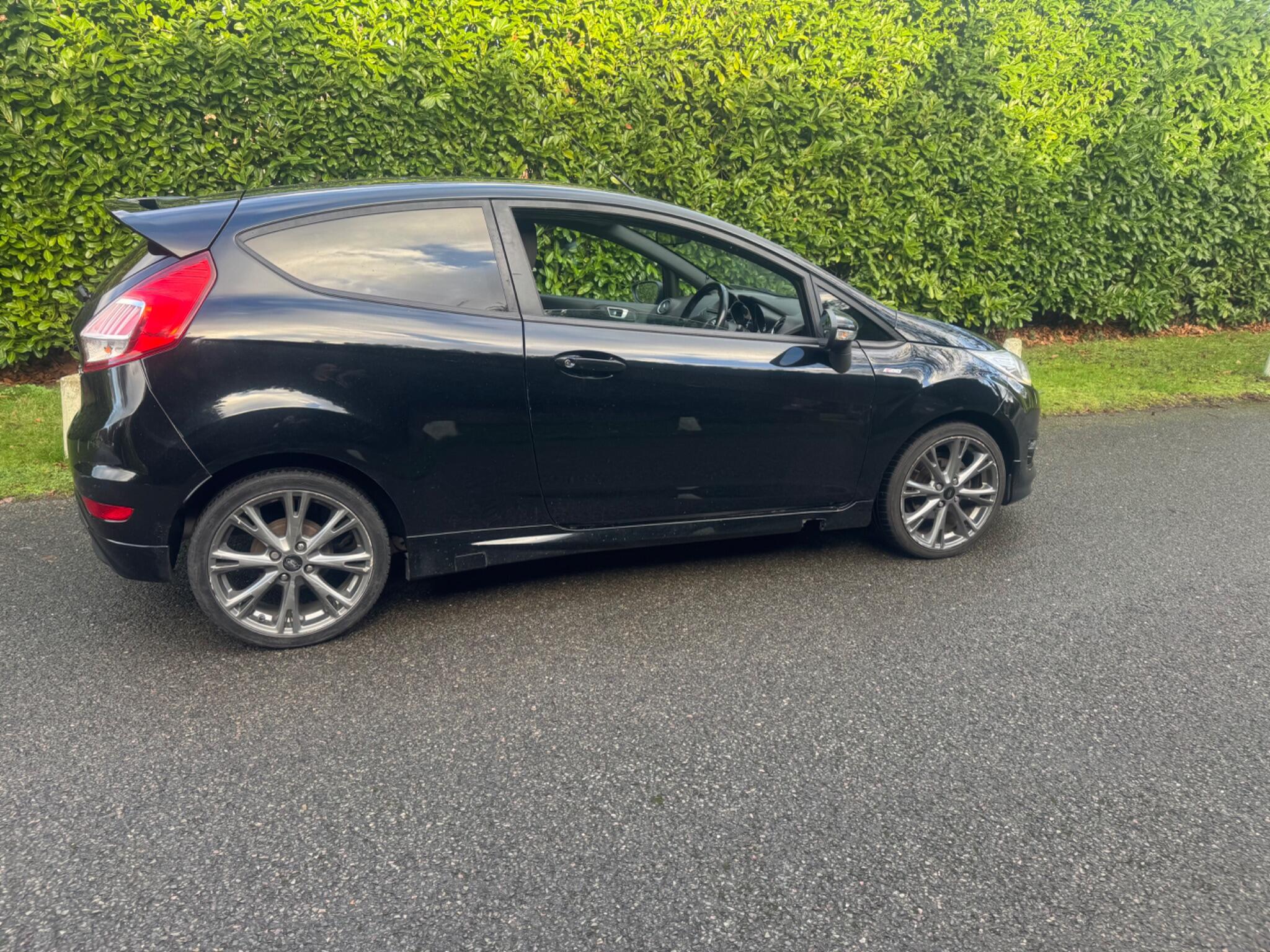2016 Ford Fiesta image 25