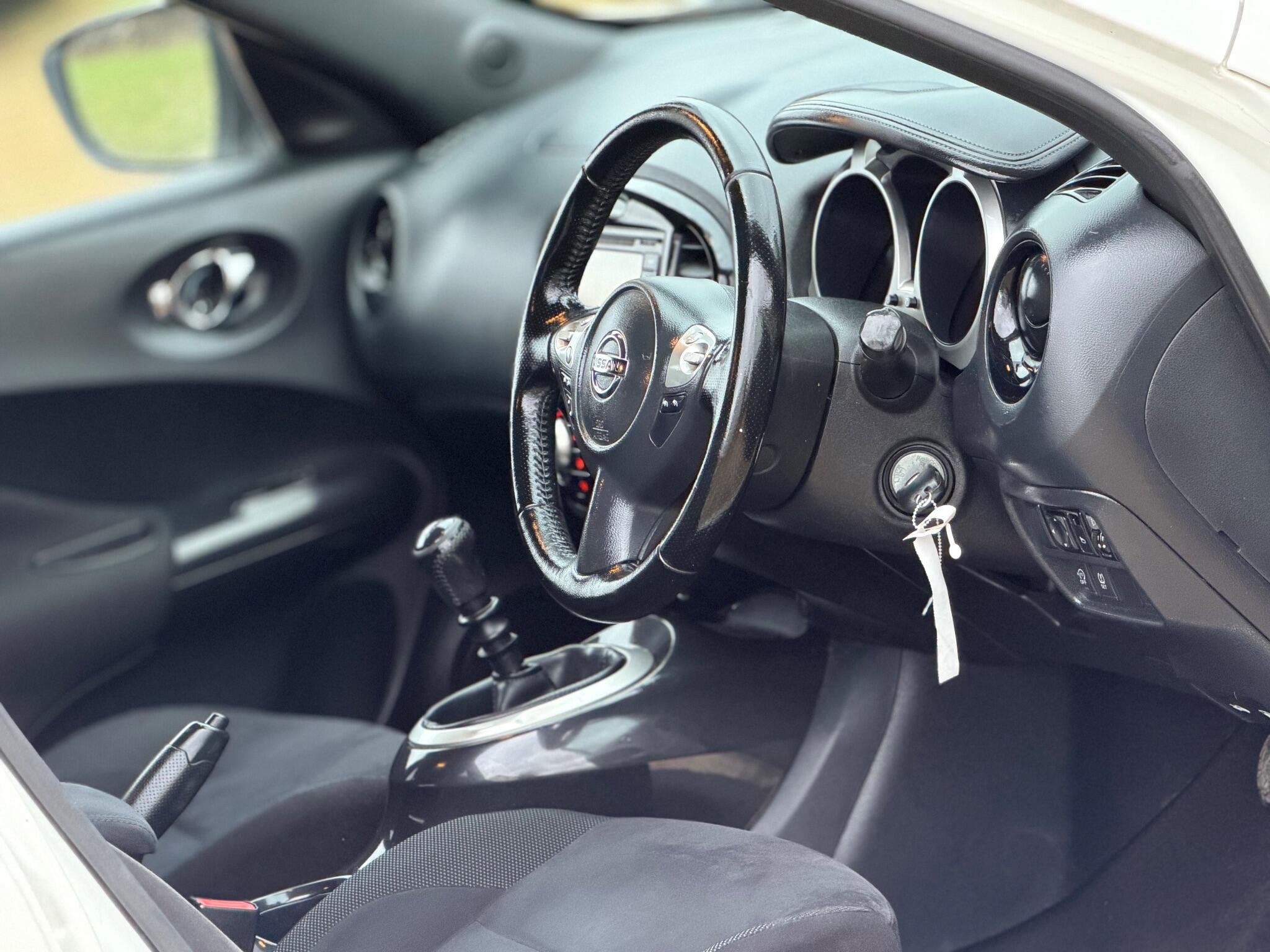 2015 Nissan Juke 1.2 DIG-T Acenta Premium Euro 6 (s/s) 5dr image 17