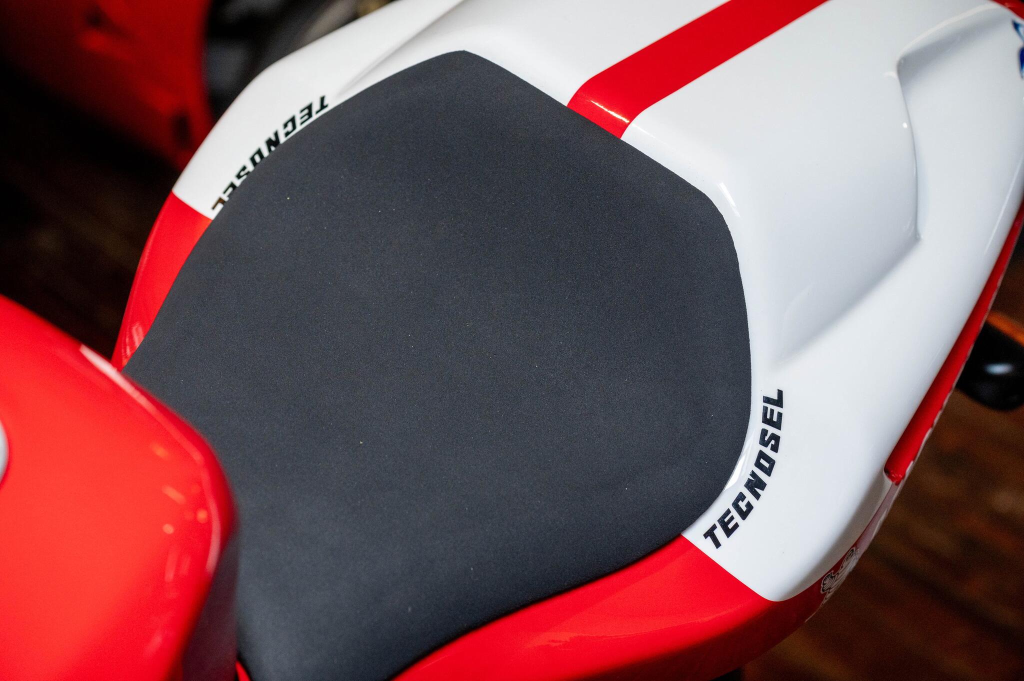 Ducati 916 view 21