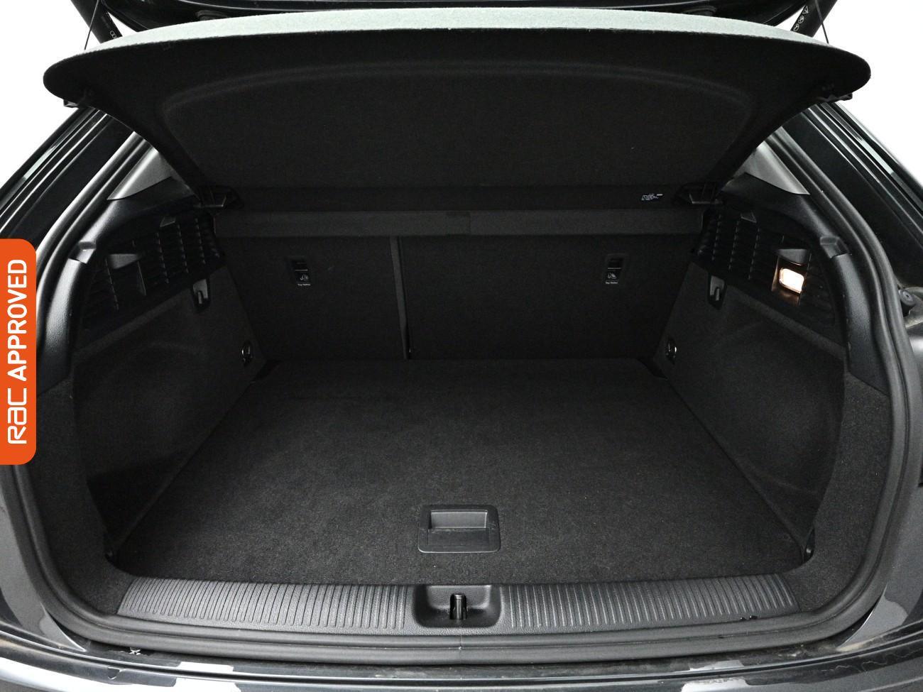 Audi Q2 view 26