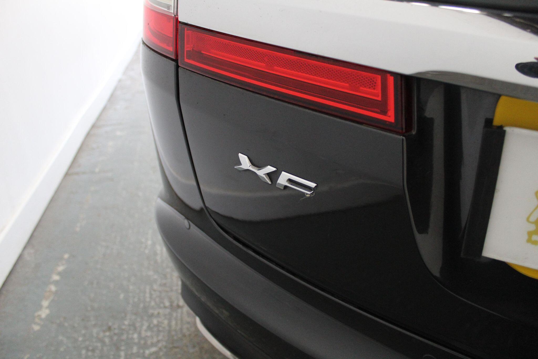 Jaguar XF view 16