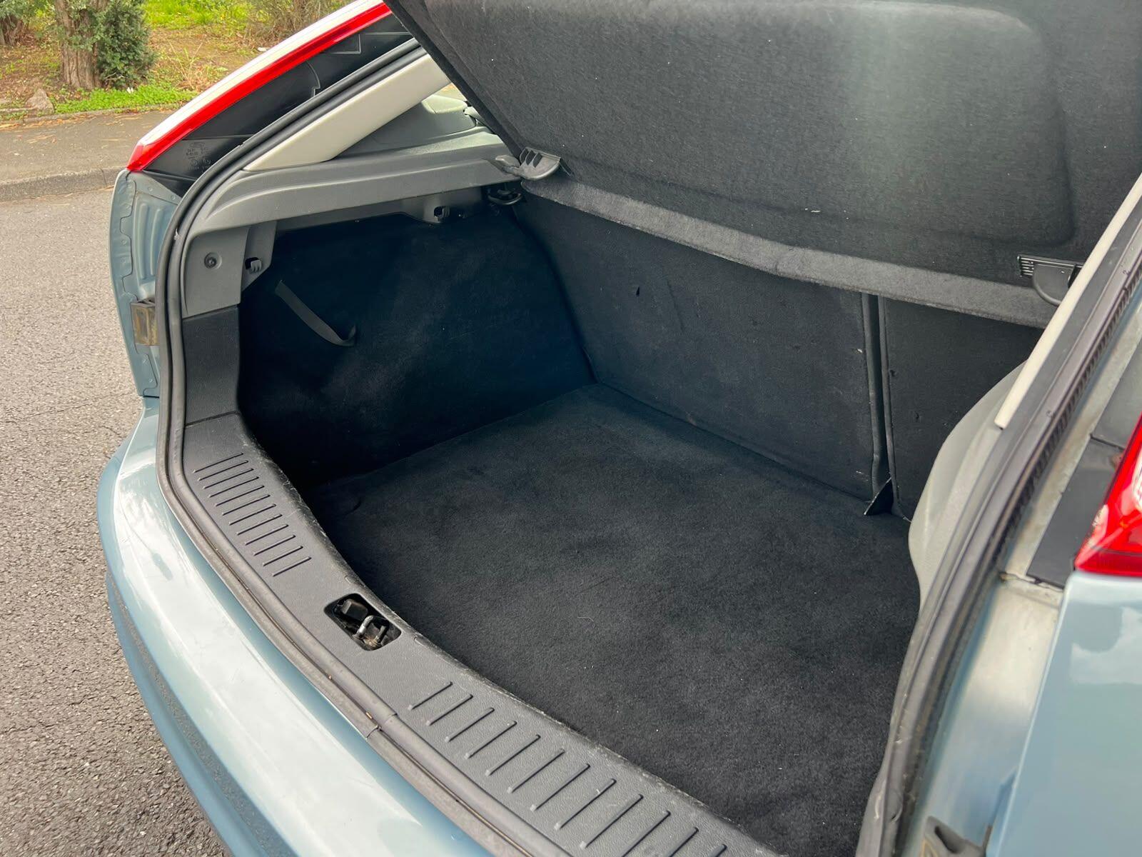 Ford Focus view 32