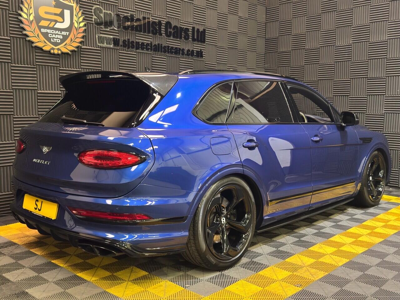 Bentley Bentayga view 5