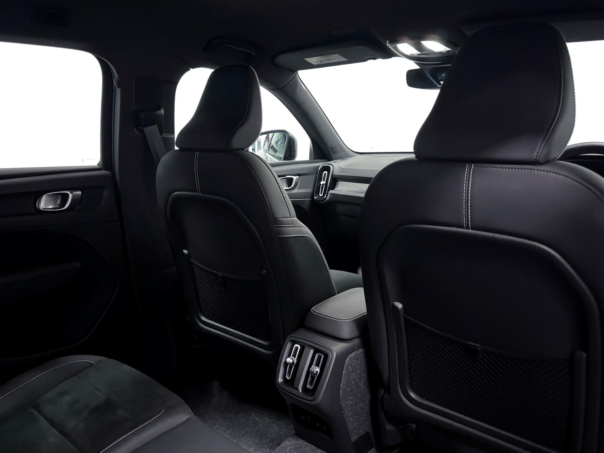 Volvo XC40 view 9