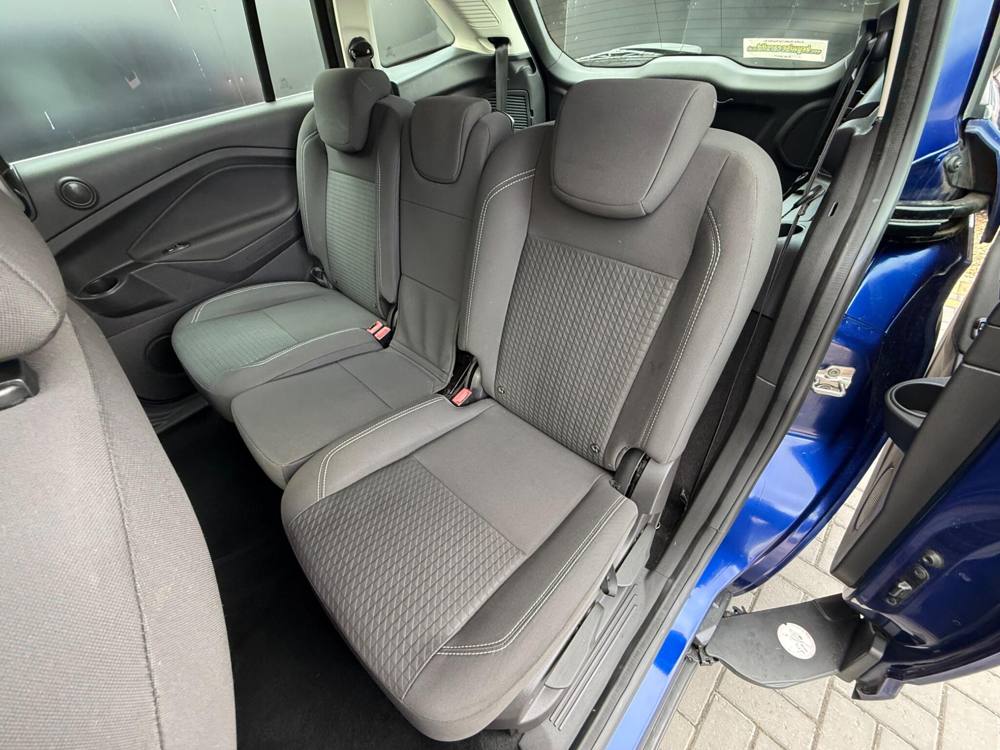 Ford Grand C-Max view 26