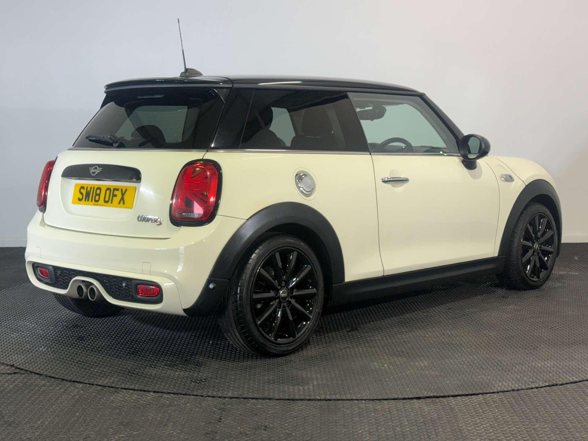 Mini Hatch view 7