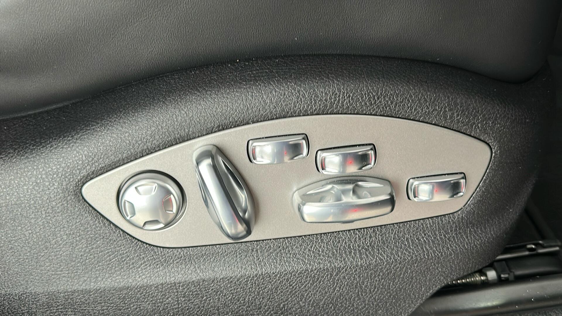 Porsche Macan view 12