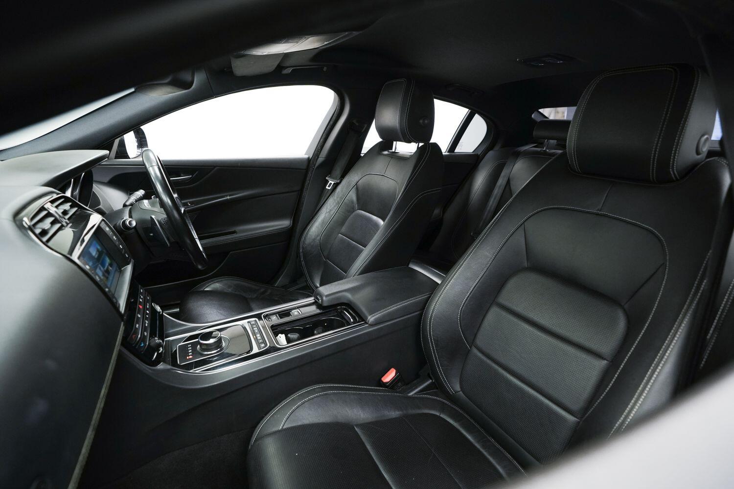 Jaguar Xe view 19