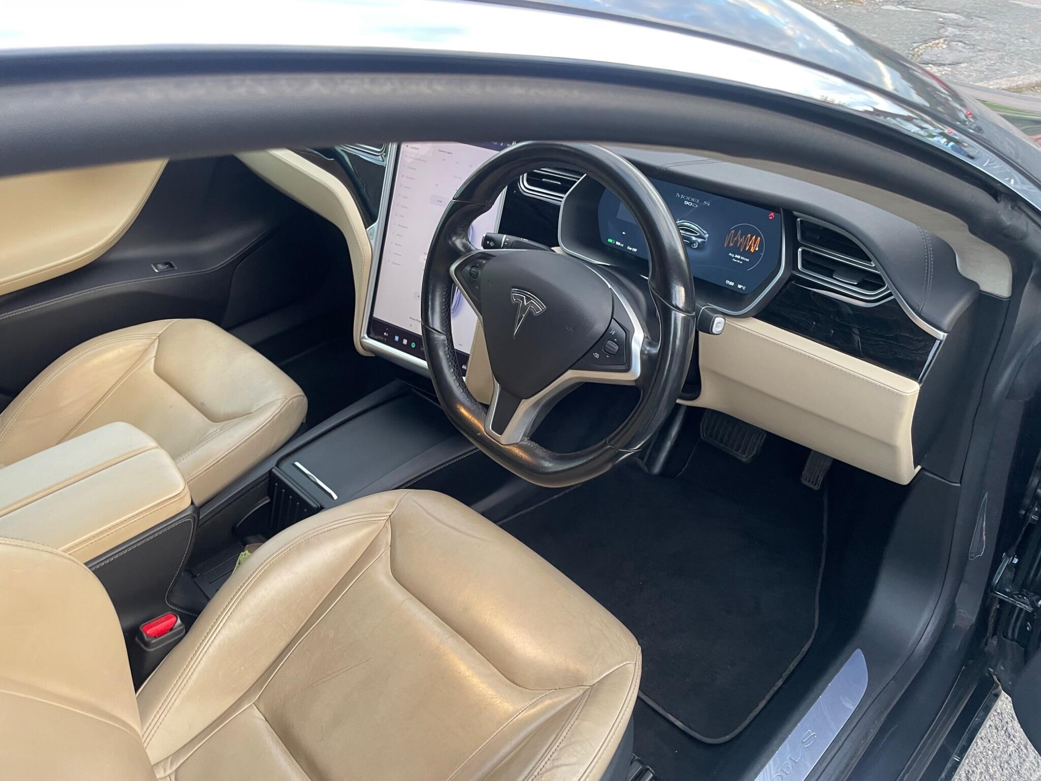 2016 Tesla Model S image 25