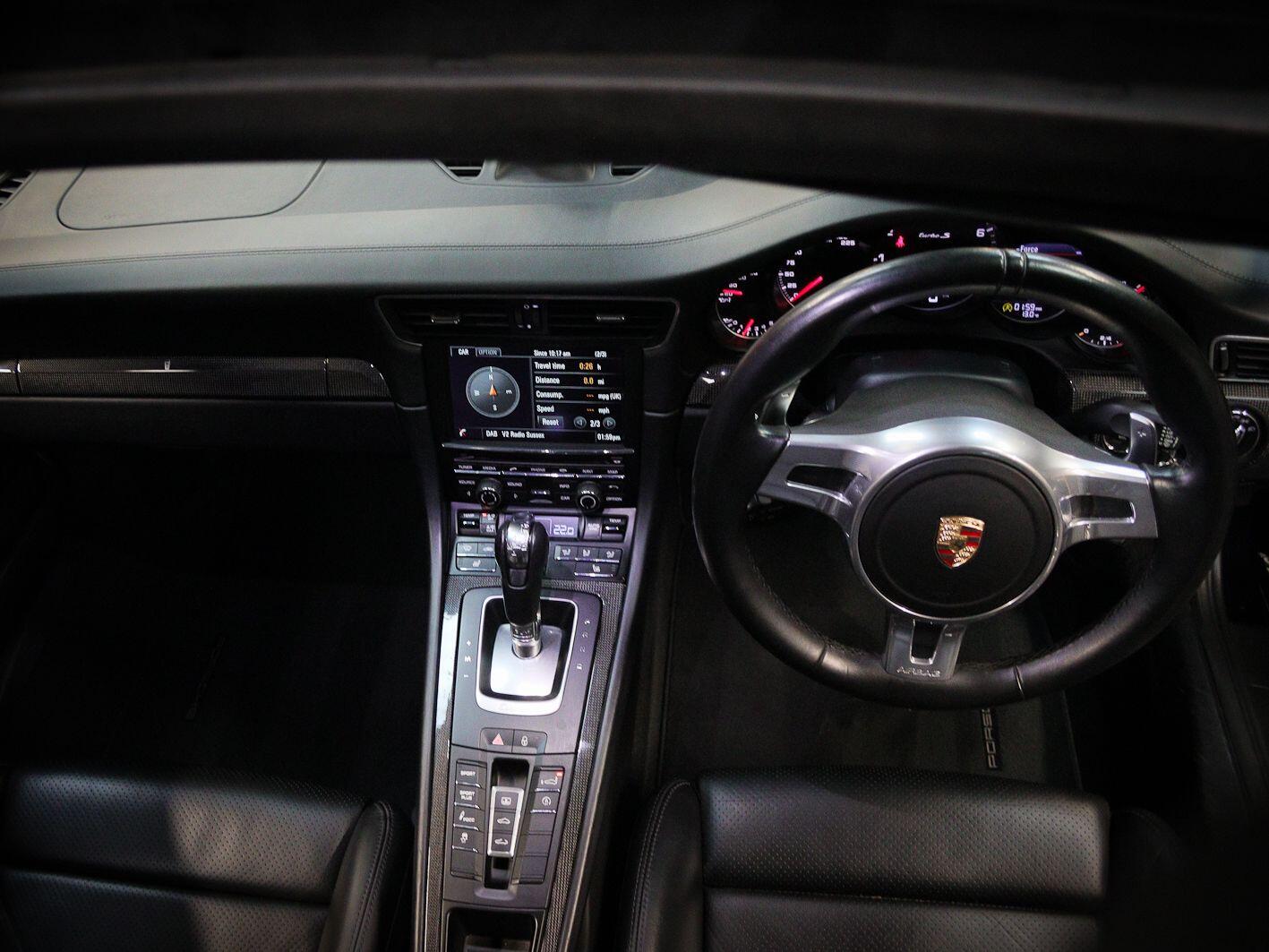 Porsche 911 view 7