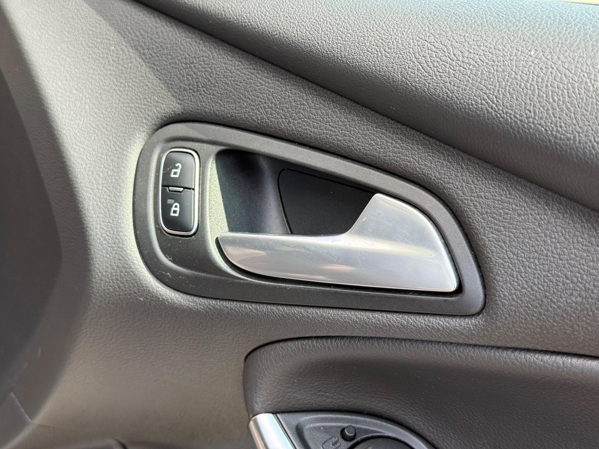 Ford Focus view 23