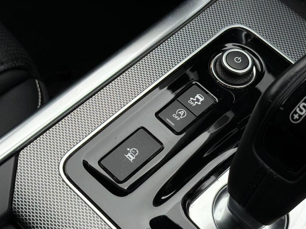 Jaguar XE view 42