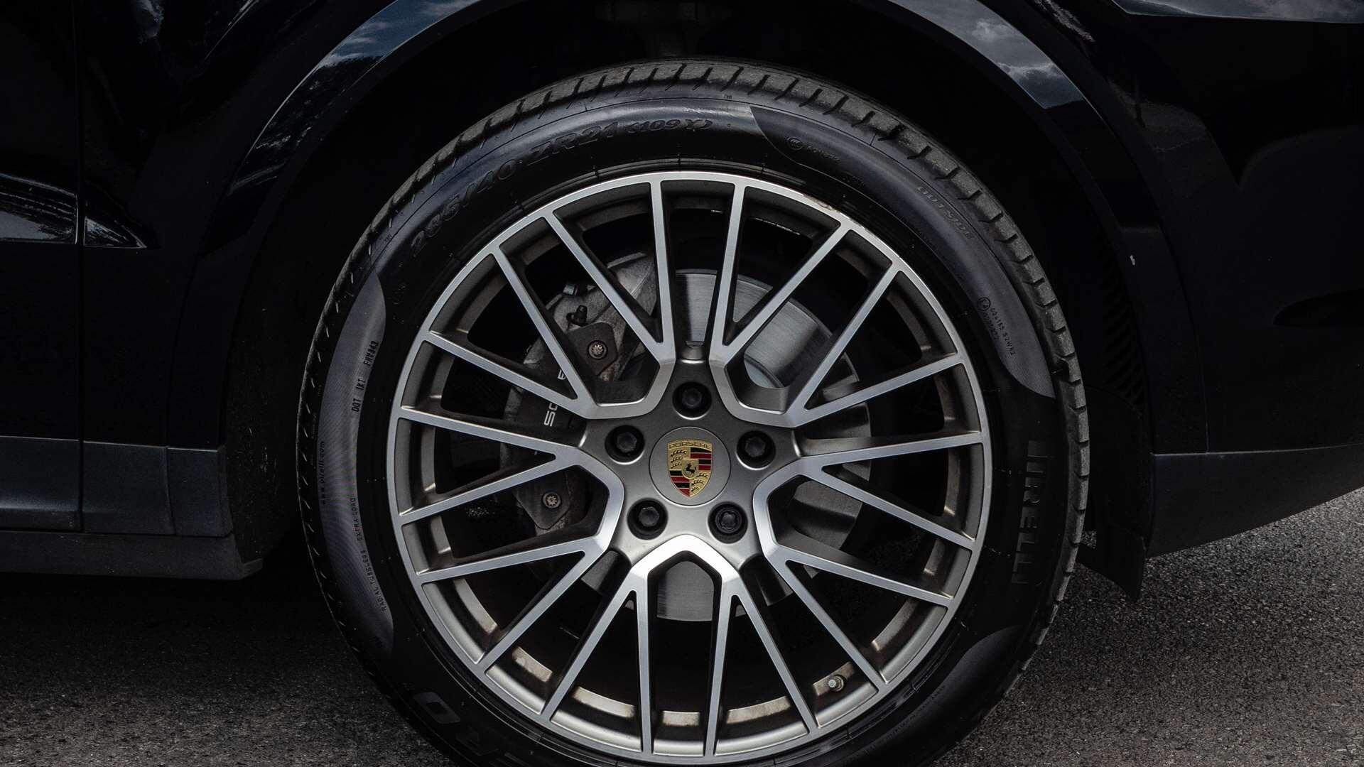 Porsche Cayenne view 6