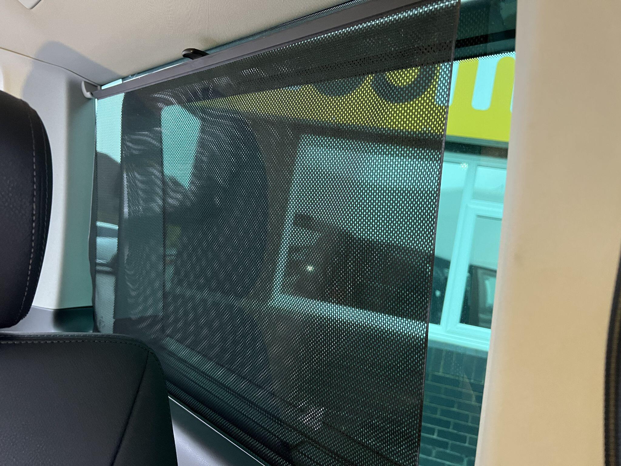 Volkswagen Caravelle view 17