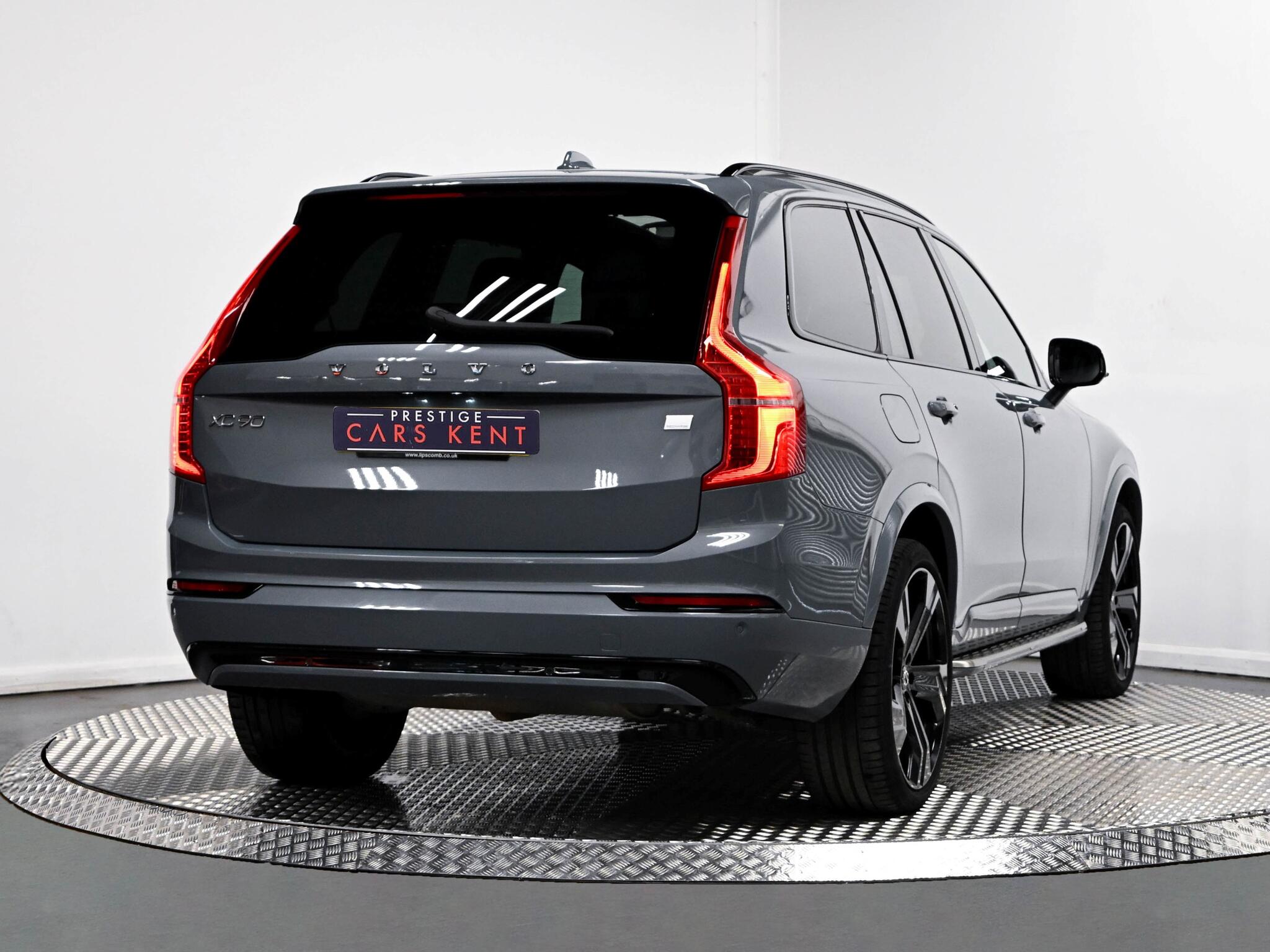 Volvo XC90 view 26