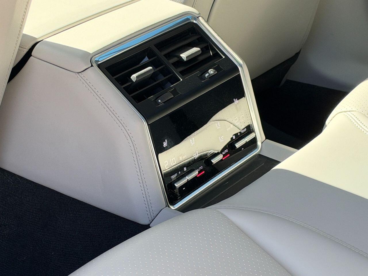 Porsche Panamera view 33