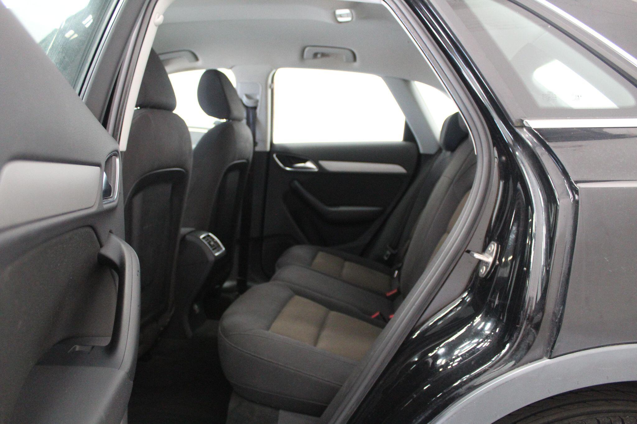 Audi Q3 view 50